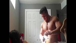 bodybuilder hard fuck - Bodybuilder fucking his slim hottie - XVIDEOS.COM