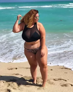 bikini plumper - Plump bikini babe at the beach nude porn picture | Nudeporn.org