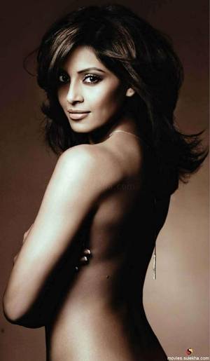 any clothe girl on without bollywood actress - Bipasha Basu hot pictures and biography. Photo gallery of Bipasha Basu  showing her sexy pictures without clothes, hot bikini pics and HD wallpaper  in saree.