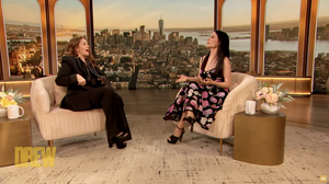 Barrymore Drew Pussy Miley Cyrus - Lucy Liu took nude photos of Drew Barrymore on 'Charlie's Angels' set