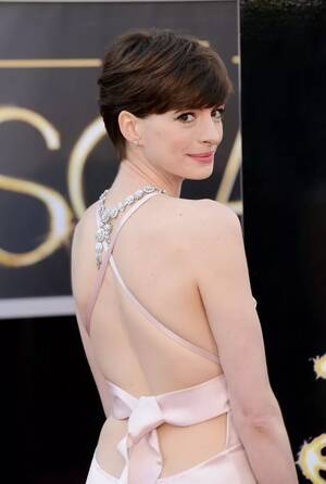 Anne Hathaway Pussy Porn - Most shocking Oscars wardrobe malfunctions of all time - from nip slips to  knicker flashes - Mirror Online