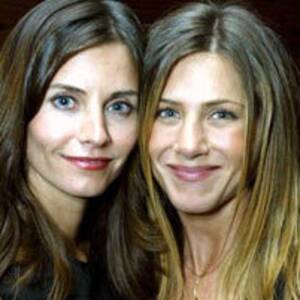 Jennifer Aniston Lesbian - Courteney Cox & Jennifer Aniston To Lesbian Snog On Dirt