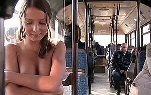 Anal Sex On A School Bus - Una joven tiene sexo anal en el autobÃºs pÃºblico HD porn - SEXTVX.COM