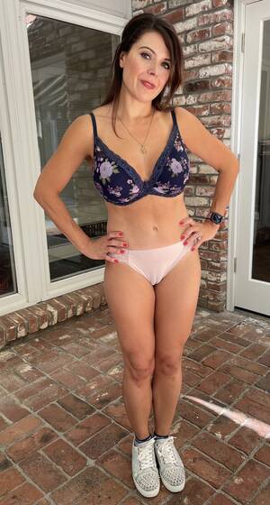 extremely hot milf - Extremely Hot MILF - Milfs an Matures | MOTHERLESS.COM â„¢