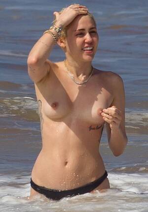 miley cyrus naked boobs beach - Miley Cyrus Boobs & Belly : r/CelebrityBelly