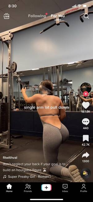 Fitness Chicks Porn - Is it me or is this the most unpractical gym outfit ever ? @fitwithval :  r/gymsnark