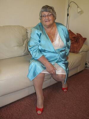 Mature Robe Porn - Mature Lady Takes Off Her Shiny Blue Robe And Pose Her Fat Body In A Pearl  White Nighty And Red High Heels Then She Releases Her Giant Boobs - YOUX.XXX