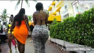 ass walking - Free Mobile Porn - Phat Black Jiggly Ass Walking - 3128099 - IcePorn.com