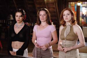 Alyssa Milano Holly Marie Combs Porn - Charmed' Stars Alyssa Milano and Holly Marie Combs Defend the Series After  Producer Revealed Why She Quit | Glamour