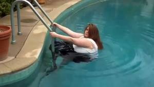 fat chick pool - Amazing Fat Girl Can Swim Full Video