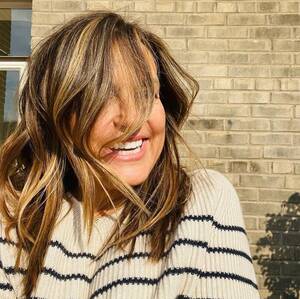 Mariska Hargitay Porn - Mariska Hargitay Will Cry If She Wants To After She Missed Her Own Party  Due To A Broken Ankle