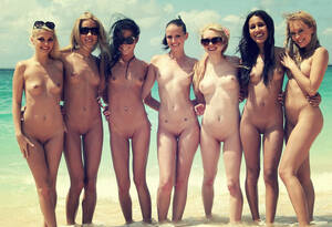 group of naked friends - On the beach, friends for life! Porn Pic - EPORNER