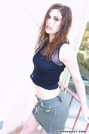 Aimee Sweet Cigarette Porn - Aimee Sweet smoking cigar nude poolside - Pichunter