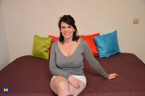 mature mom anal sex - Squirting mom Clarisse loves to get some hard anal sex - Free Mature.nl  content