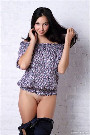 Cute Young Brunette - Jasmin â€“ Cute young brunette - RedBust