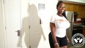 Black Waitress Porn - Huge milf ebony waitress promo - XNXX.COM