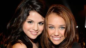 Myly Cris Selena Gomez Lesbian Porn - Miley Cyrus, Selena Gomez Rumored Feud to Friendship Timeline | J-14
