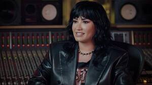 hot lesbian orgy demi lovato - Demi Lovato Opens Up About Updating Pronouns to She/Her Again