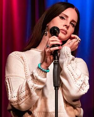 lana violet schoolgirl - Lana Del Rey - Wikipedia, la enciclopedia libre