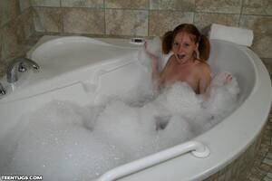 Alyssa Hart Porn Bath - Alyssa Hart Handjob In Bathtub | Saddle Girls