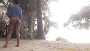 black teen beach videos - Black girl teasing on the beach - XVIDEOS.COM