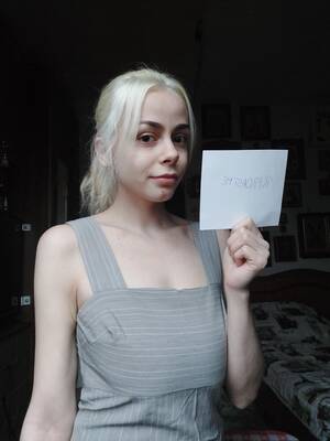 Natalie Portman Bukkake Porn - Let's see if I cry. : r/RoastMe