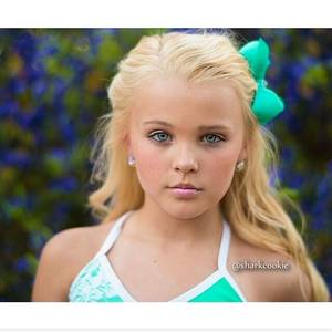 Jojo Siwa Porn Fantasy - JOJO HAD A SHARKCOOKIE SHOOT?! I'm sorta excited to see more pics