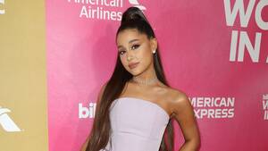 Ariana Grande Mom Porn - Ariana Grande Spends Thanksgiving With Mom and Dad After 18 Years