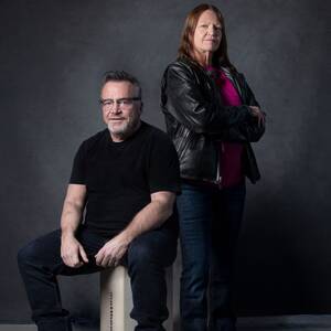 Dark Meth Porn - Tom Arnold On His Sister's Dark, Drug-Dealing Past As 'Queen of Meth'