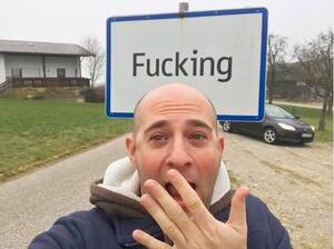 Fugging Fucking Austria - AdiÃ³s al bullying: Pueblo de Fucking, Austria, se cambia el nombre por  bromas en redes