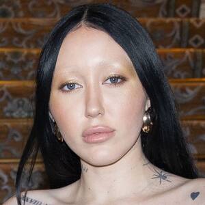 Noah Cyrus Porn - Noah Cyrus Is So Strong In Nipple-Baring Naked Dress In IG Pics