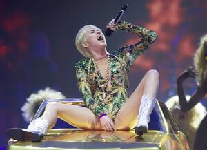 Miley Cyrus Porn Tube - VIDEO] Miley Cyrus at 2013 MTV VMAs -- Performance