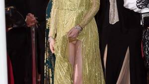 anne hathaway upskirt pussy shot - Most shocking Oscars wardrobe malfunctions of all time - from nip slips to  knicker flashes - Irish Mirror Online