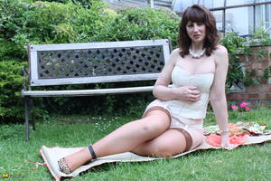 British Porn Mature Garden - 