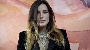 Ashley Tisdale Pornhub - Bella Thorne 2nd Annual Pornhub Awards Show Red Carpet - YouTube