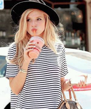 Bella Thorne Super Girl Porn - Bella Thorne