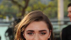 Maisie Williams Porn - Half-Naked Photos of Maisie Williams Were Leaked By a Hacker | Teen Vogue