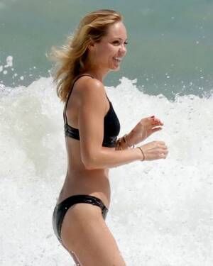 Laura Vandervoort Bikini Model Porn - Laura Vandervoort showing off her hot bikini butt Porn Pictures, XXX  Photos, Sex Images #3229186 - PICTOA