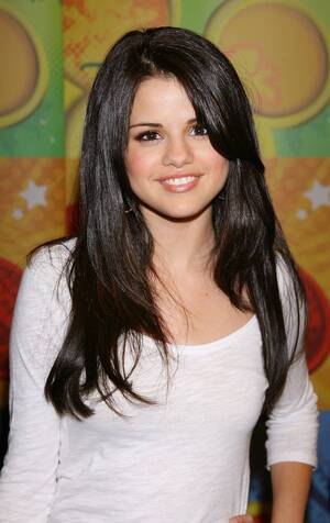 Disney Porn Selena Gomez - Selena Gomez Gets â€œTriggeredâ€ By Disney Child Star Past