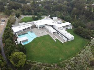 Jay Z Sex Porn - An 'unbelievable deal'? The $200m mansion reportedly bought by BeyoncÃ© and Jay  Z | The super-rich | The Guardian