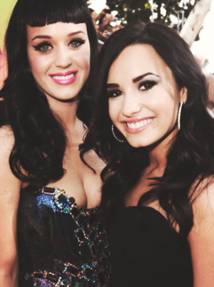 Katy Perry Lesbian Porn Demi Lovato - Demi Lovato and Katy Perry | Demi lovato, Lovato, Celebrities