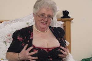 Caroline Uk Granny Porn - Free Porn Pics