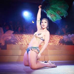 Burlesque Porn Art - Stripper & Burlesque Dancer Extraordinaire, Aria Delanoche, Talks the Power  of Striptease - SLUTEVER