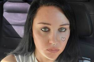 Amanda Bynes Smoking Meth - Amanda Bynes is on a 72-Hour psychiatric hold after wandering naked on the  street | Marca