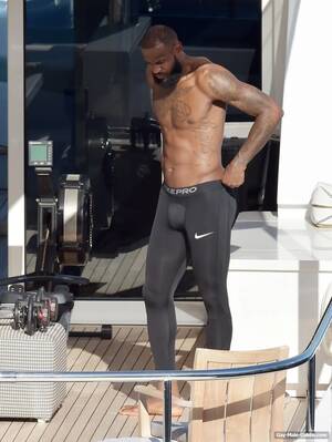Lebron James Naked Porn - Lebron James Shows His Muscle Body During Workout - Gay-Male-Celebs.com