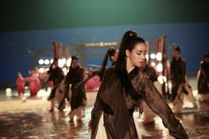 Chinese Concubine Porn Movie - The movie also uses some Hong Kong / Chinese sounding musical instruments  in a martial art scene during the later parts of the movie.