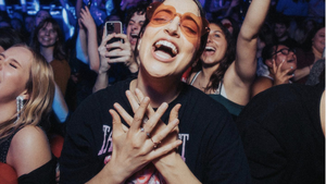 drunk girls party - Taylor Swift dance parties are probably coming to your city - Vox