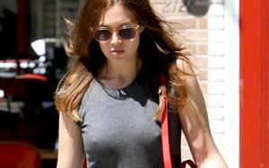 Denise Mandy Moore Porn - Mandy Moore Pokies - The Nip Slip