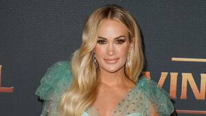 Carrie Underwood Sex - Carrie Underwood's Son Isaiah Blows Her Kiss at Concert