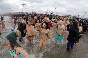 beach voyeur spain - Navy looking into Pornhub videos showing Marines undressing